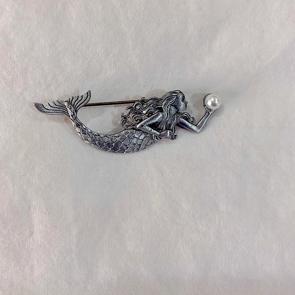 Mermaid Pearl Pin